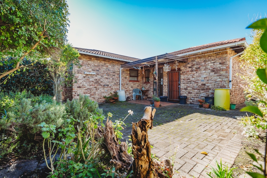 2 Bedroom Property for Sale in Denneoord Western Cape